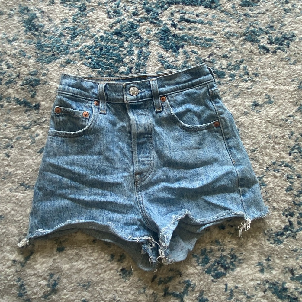 Levi’s ribcage shorts